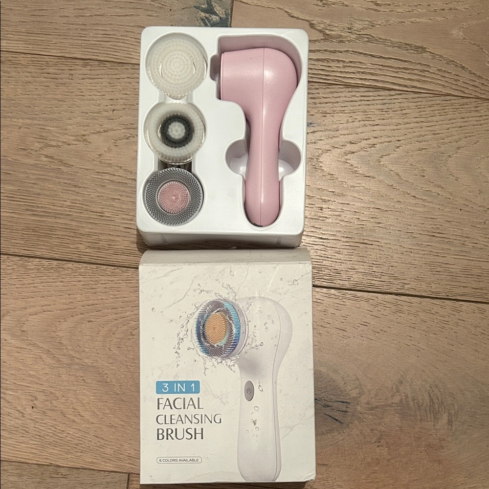 NIB 3-in-1 Facial Cleansing Brush in Pink